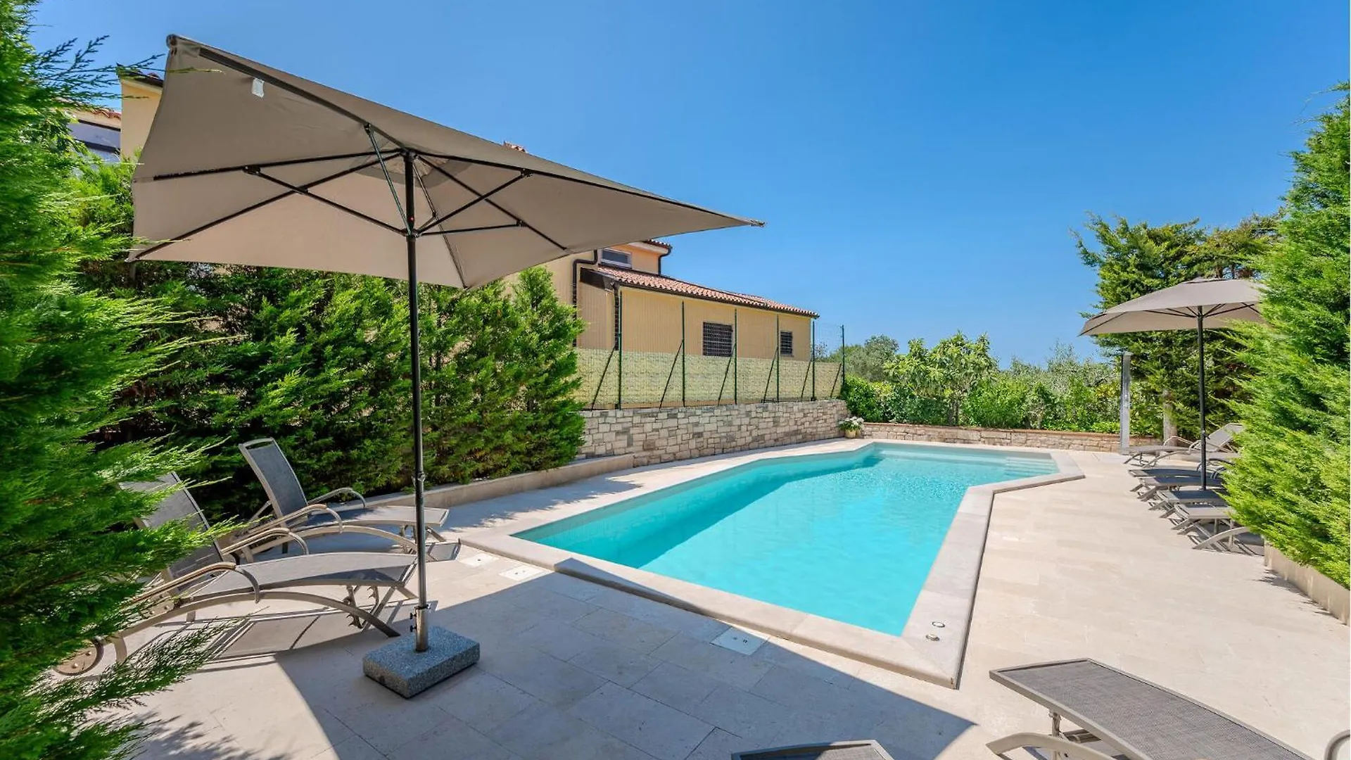 1 Bedroom Beautiful Apartment In Pula